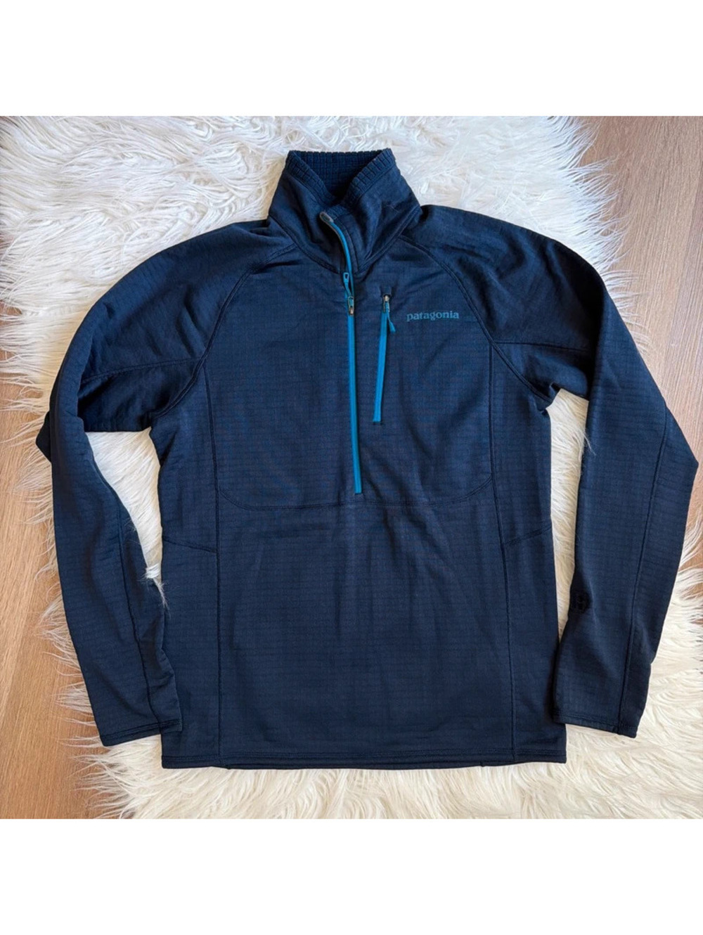 Patagonia quarter zip size